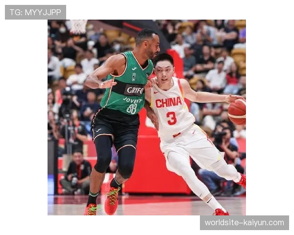 胡明轩压哨三分弹框而出 广东错失绝杀新疆最后机会 胡明轩压哨三分弹框而出 广东错失绝杀新疆最后机会